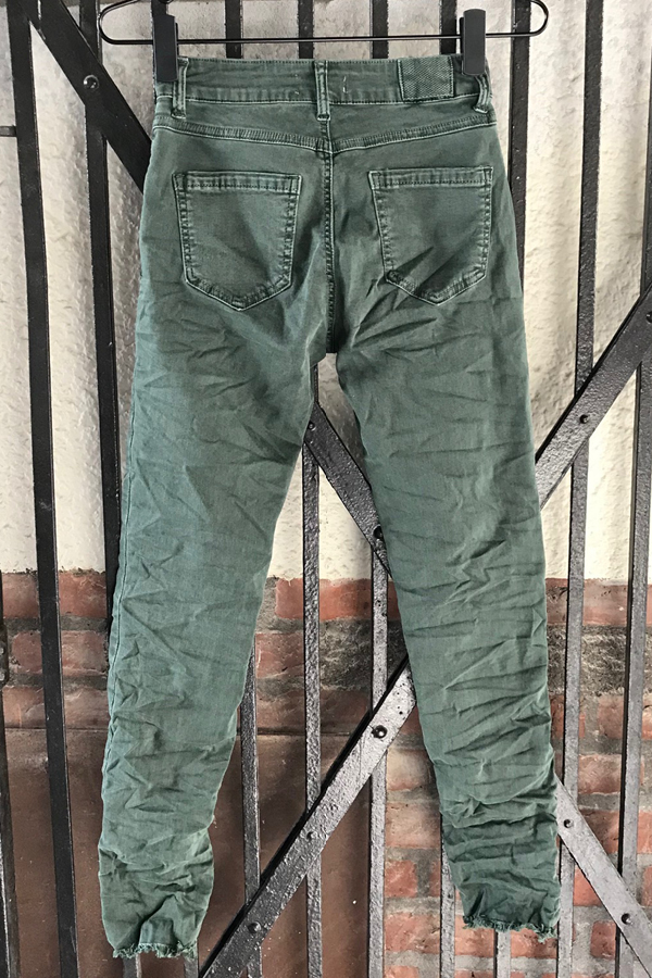 Piro Army grøn jeans PO1225-3 med rå buksekant.