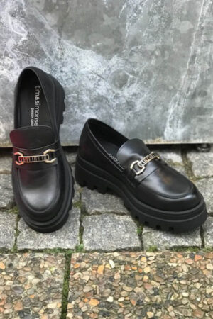 Sort Sherley loafer sko med spænde og sort chunkey sål. Fra Tim&Simonsen