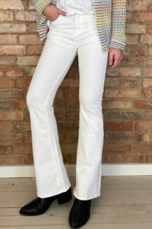 Cabana Living Majse hvid jeans. Med vidde i bukseben. 6995