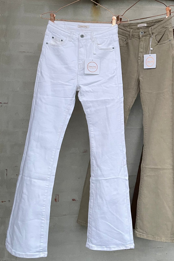 Cabana Living Majse beige eller hvid jeans. Med vidde i bukseben. 6995