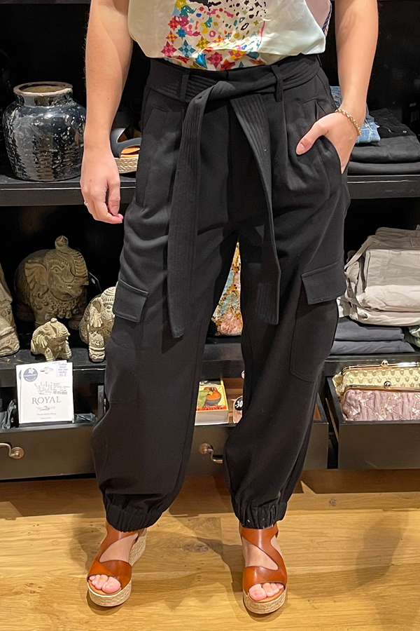 Copenhagen Muse tailer pocket sort bukser med store lommer og bindebånd i talje. CMTAILOR POCKET