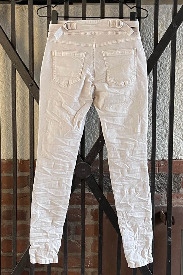 PIRO sand jeans buks med snøre og spænder i siden. PB512A