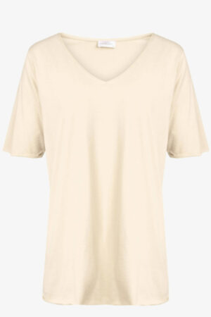 Cotton Candy beige Nivia T-shirt med V-hals. Med korte ærmer