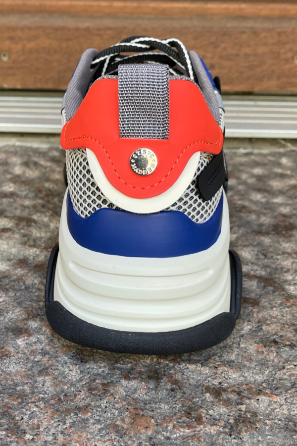 Steve Madden Possession sneakers i hvid, blå og rød. Med snørebånd