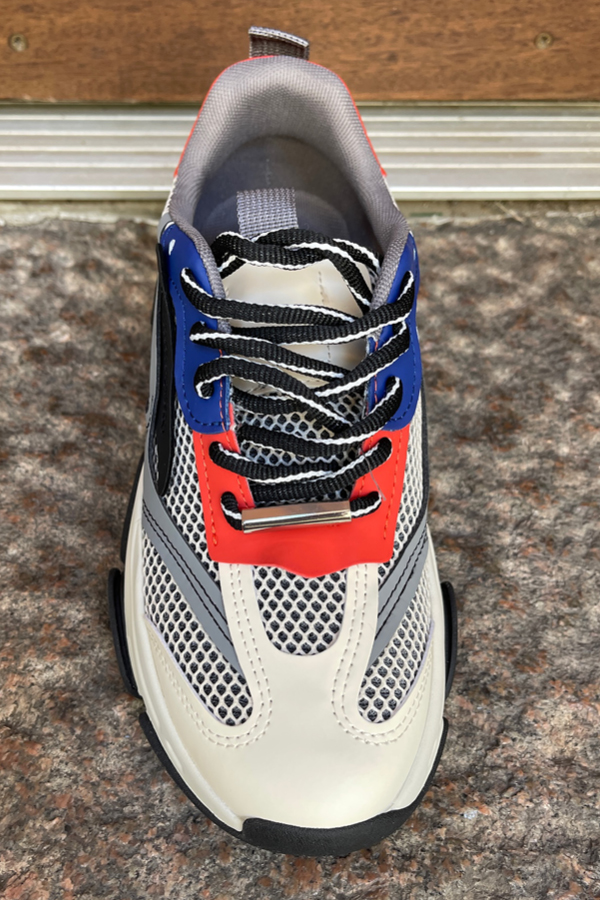 Steve Madden Possession sneakers i hvid, blå og rød. Med snørebånd