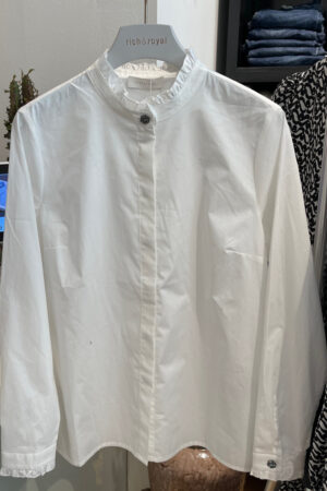 Rich & Royal hvid skjorte med flæsekant i hals og ærmer, med fine knapper