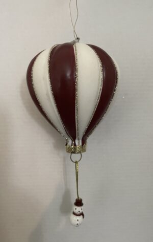 Glas julekugle som en luftballon. Rød og hvide striber. Med en snemand hængende. H: 16 cm
