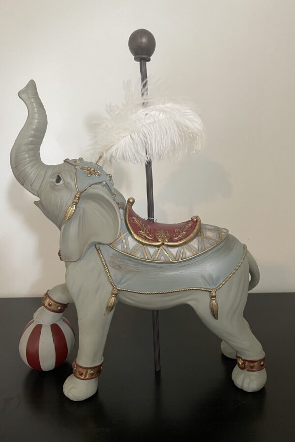 Grå cirkus elefant figur til pynt. H: 42,5 cm